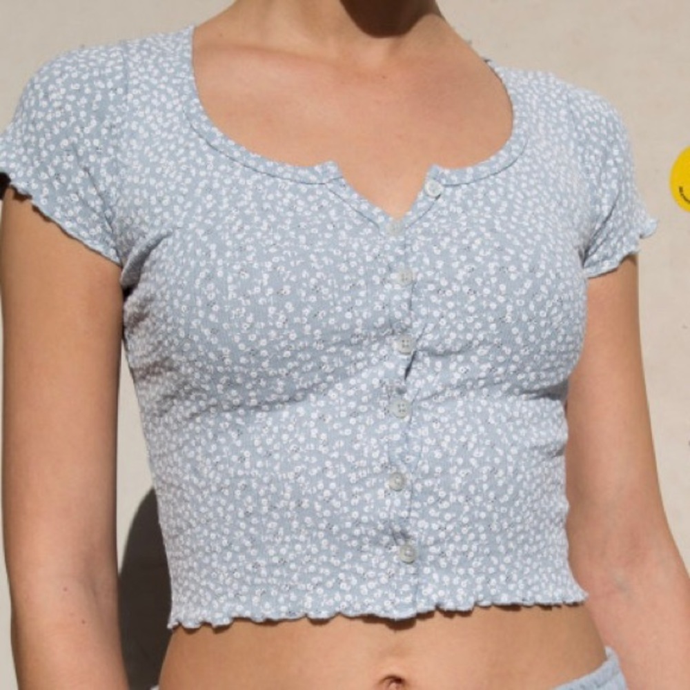 Brandy melville blue floral ruffle zelly top!!
